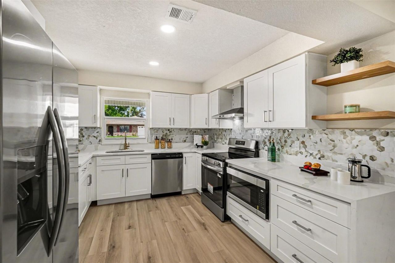 707 Queens Court, Seffner, FL 33584 Photo