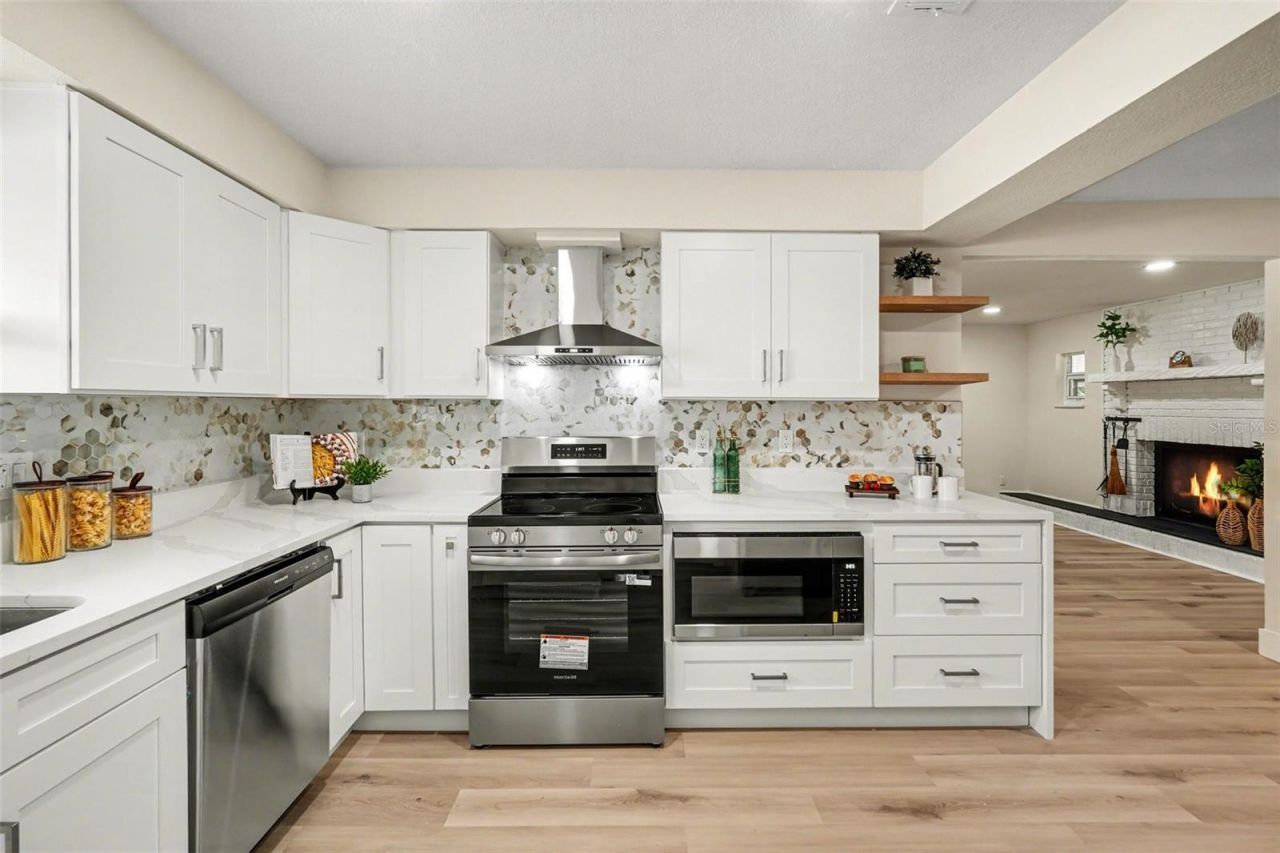 707 Queens Court, Seffner, FL 33584 Photo