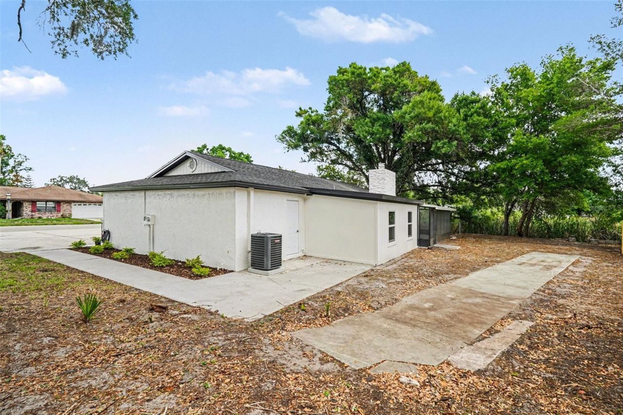 707 Queens Court, Seffner, FL 33584 Photo