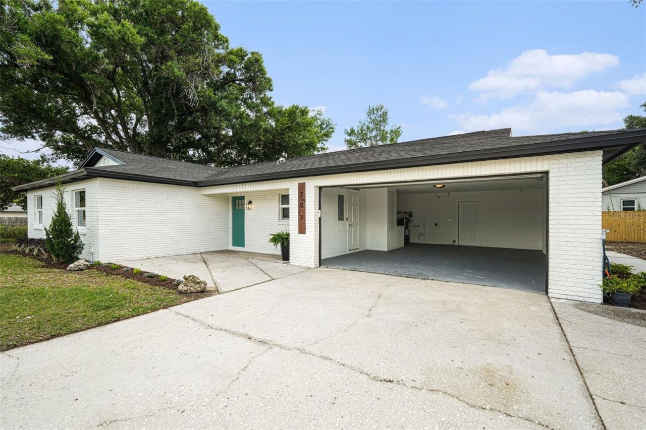 707 Queens Court, Seffner, FL 33584 Photo