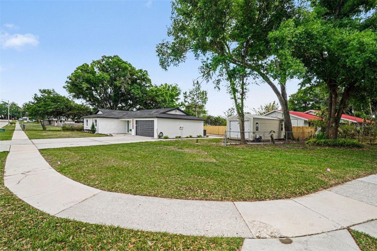 707 Queens Court, Seffner, FL 33584 Photo