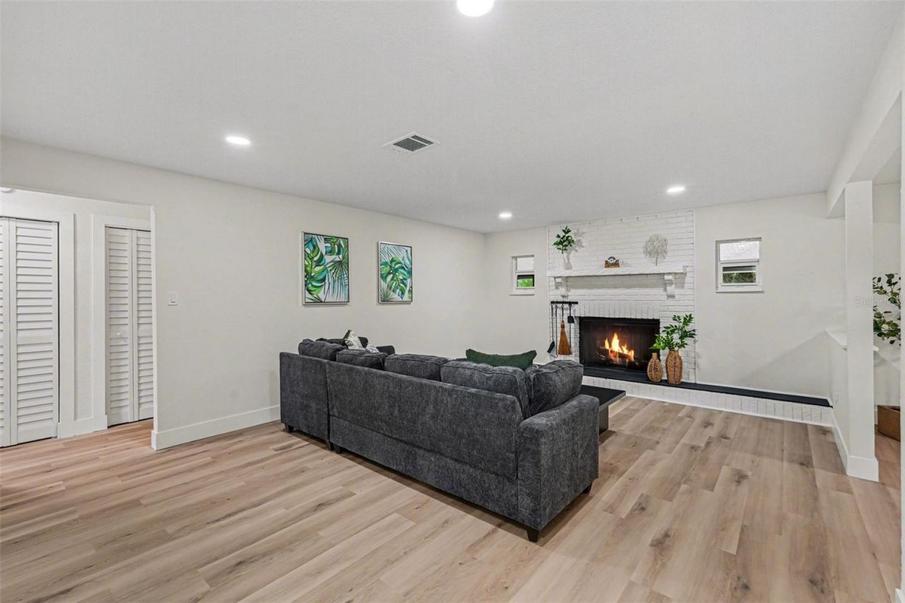 707 Queens Court, Seffner, FL 33584 Photo