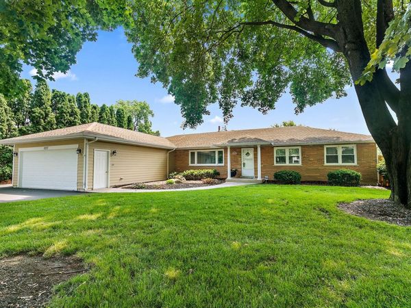 1037 N Harrison Street , Algonquin, IL 60102