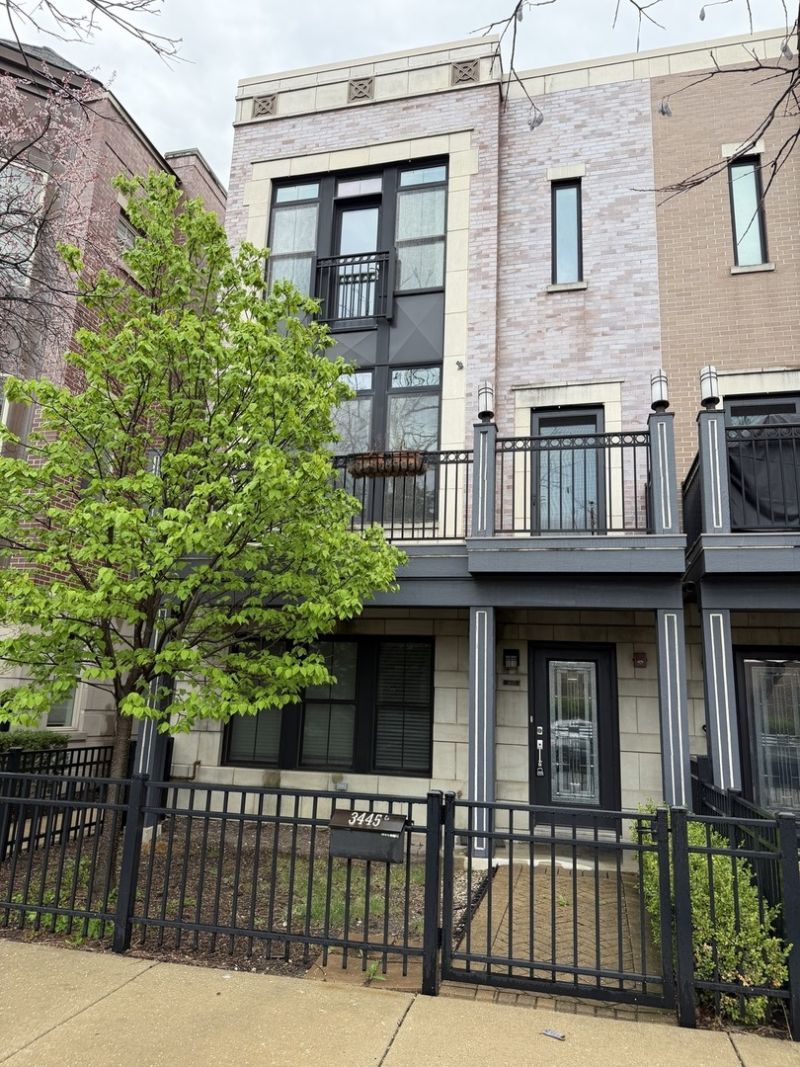 3445 N Whipple Street, Chicago, IL 60618 Main Photo