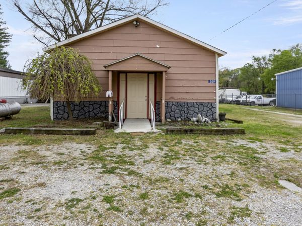 209 Hodges St N, Cowan, TN 37318