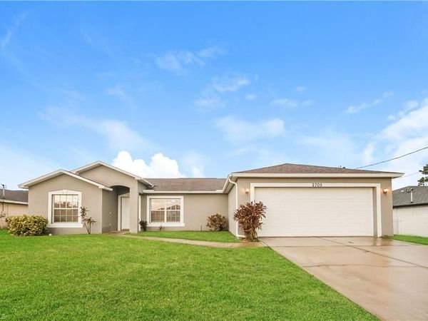 2705 Villa AVE S, LEHIGH ACRES, FL 33976