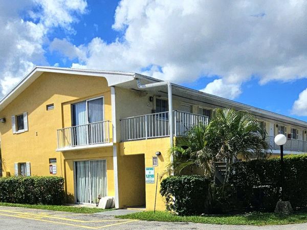 1501 Crescent Circle, Unit E47, West Palm Beach, FL 33403