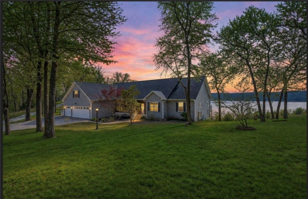 122 Holland Pt  Eureka Springs, AR 72631