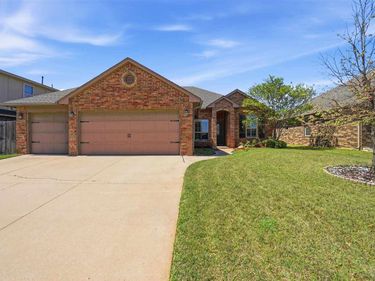 2209 SW Edinburough Dr, Lawton, OK 73505