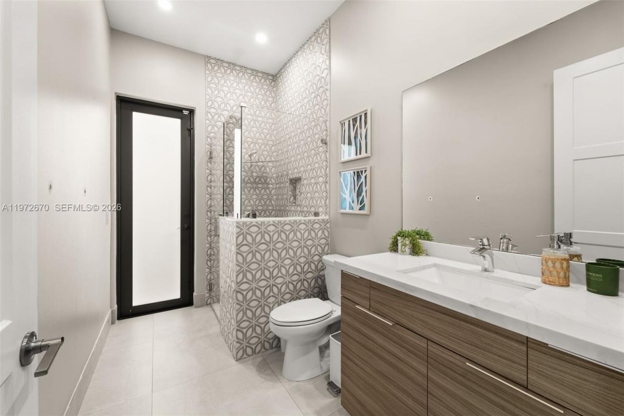 15450 NW 88th Ave, Miami Lakes, FL 33018 Photo