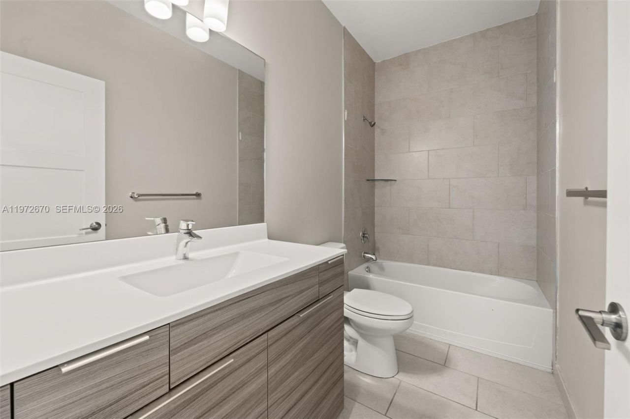 15450 NW 88th Ave, Miami Lakes, FL 33018 Photo