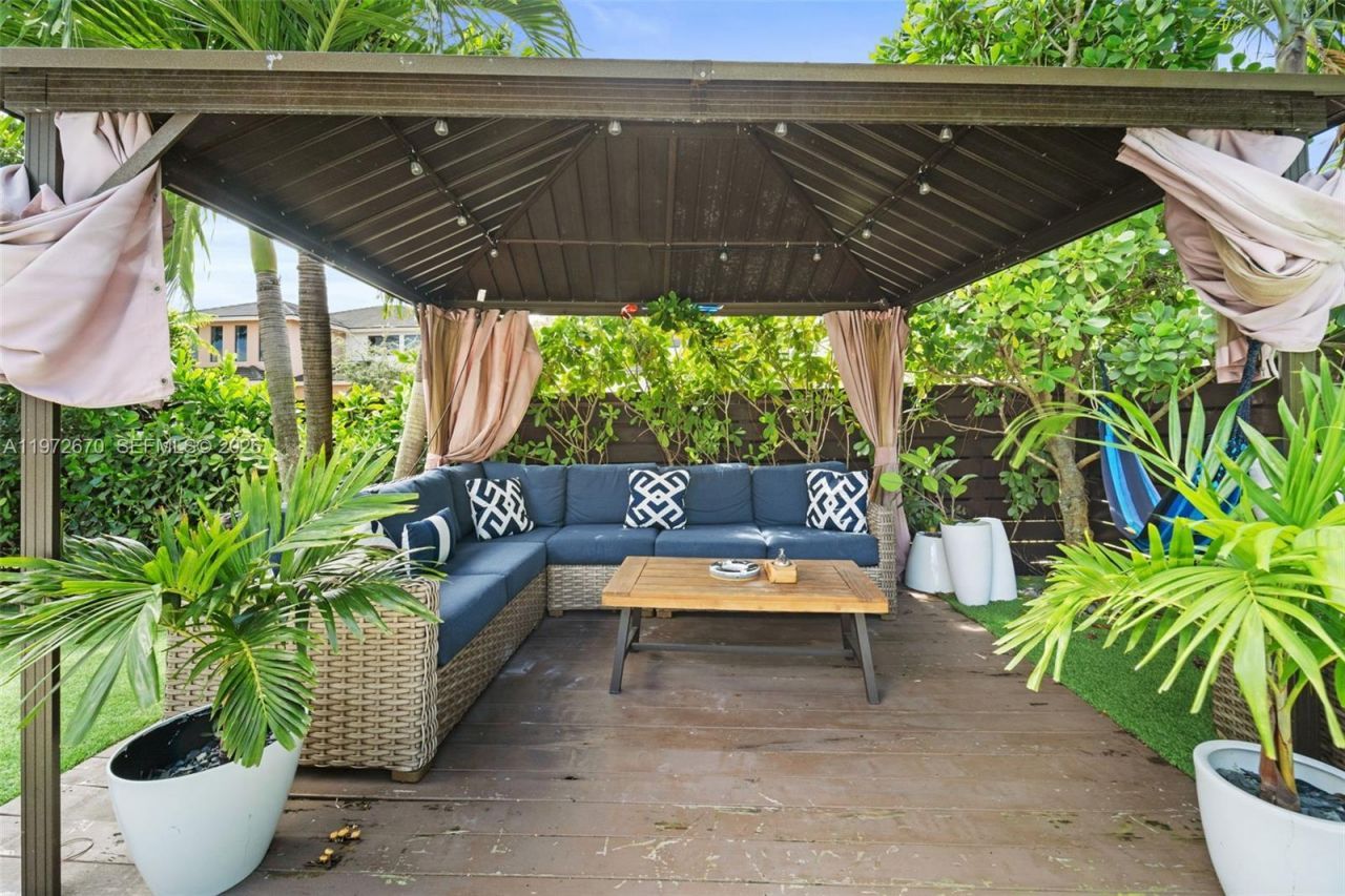 15450 NW 88th Ave, Miami Lakes, FL 33018 Photo