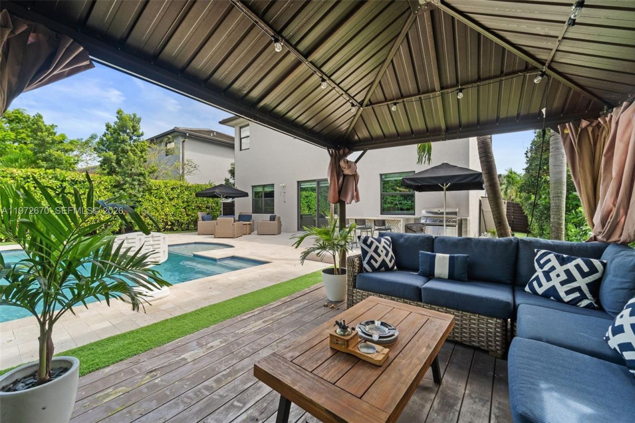 15450 NW 88th Ave, Miami Lakes, FL 33018 Photo