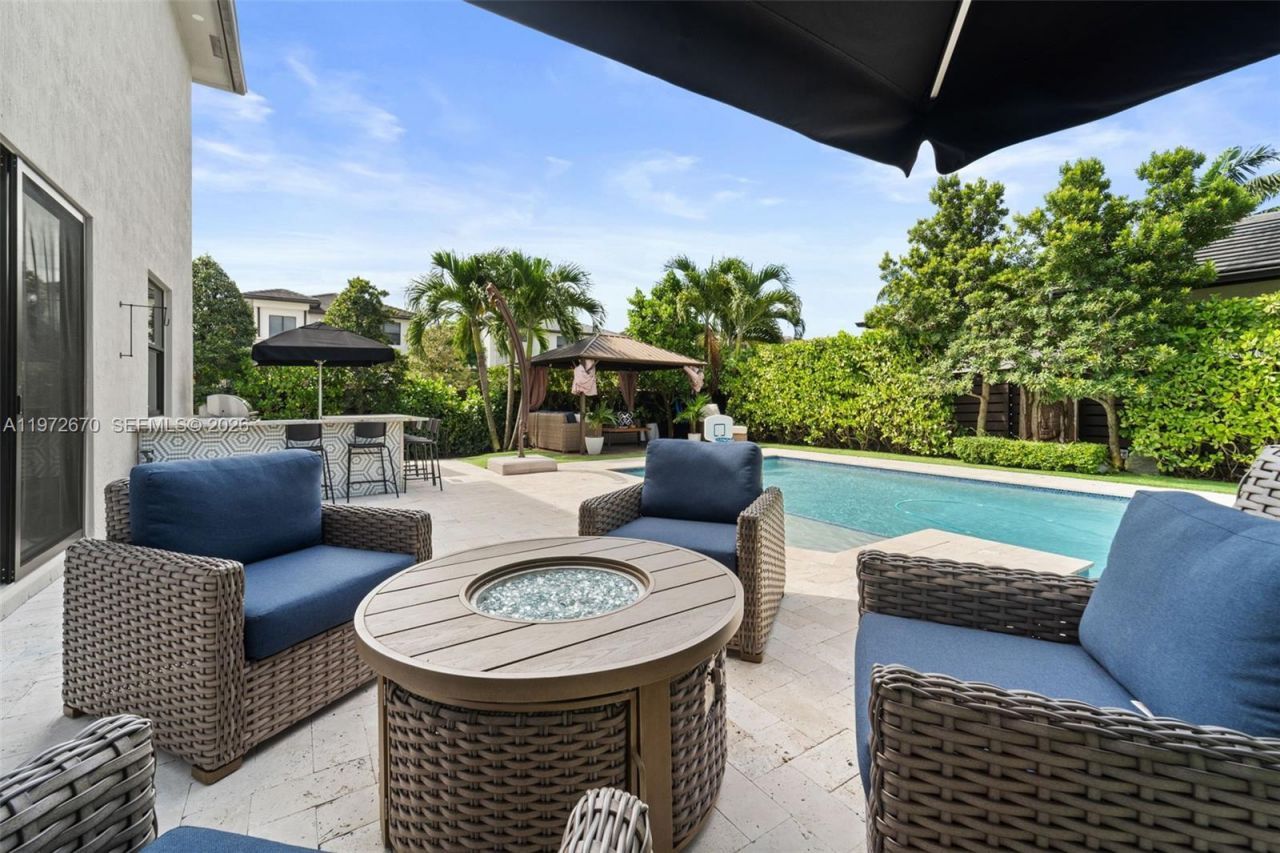 15450 NW 88th Ave, Miami Lakes, FL 33018 Photo