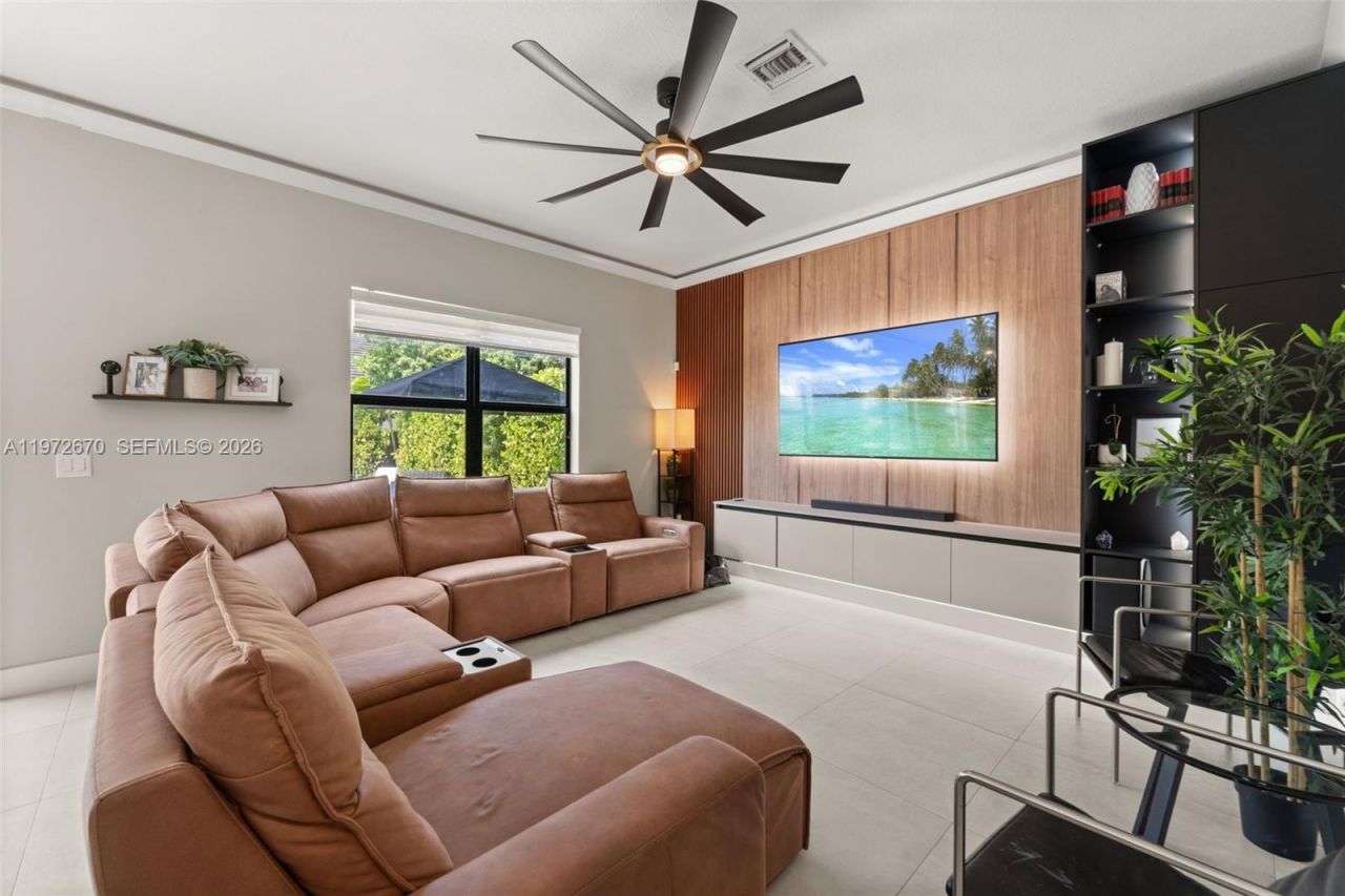 15450 NW 88th Ave, Miami Lakes, FL 33018 Photo