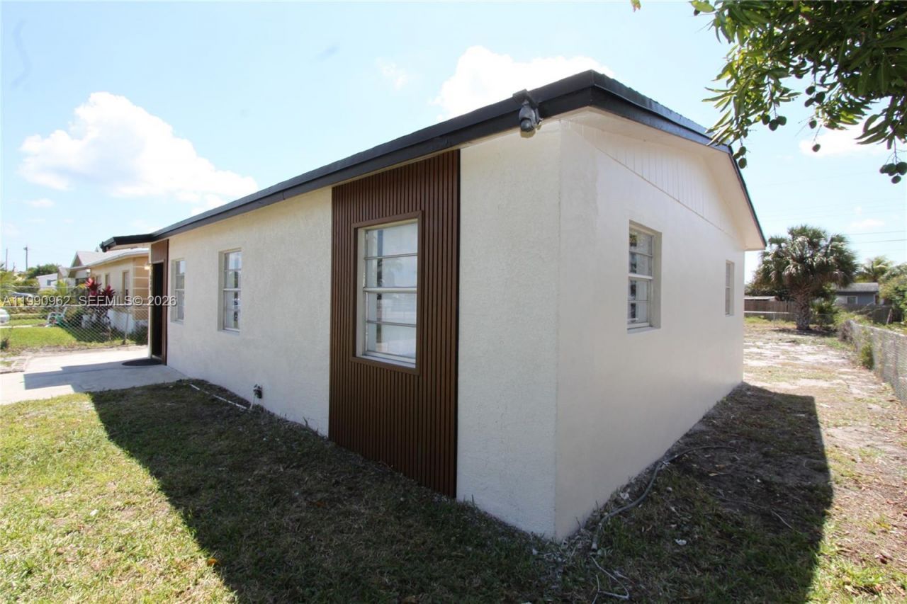 530 NW 10th Ave , Boynton Beach, FL 33435 Photo