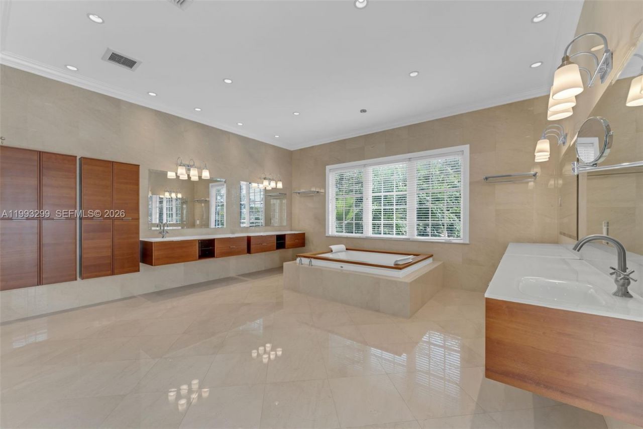 797 Ridgewood Rd , Unit ., Key Biscayne, FL 33149 Photo