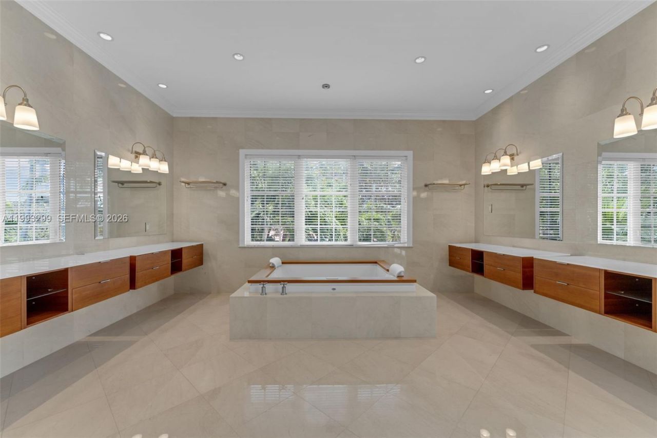 797 Ridgewood Rd , Unit ., Key Biscayne, FL 33149 Photo