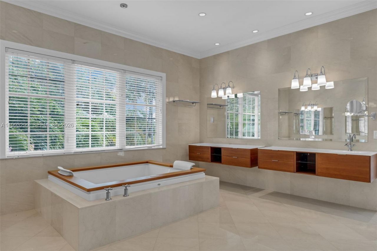 797 Ridgewood Rd , Unit ., Key Biscayne, FL 33149 Photo