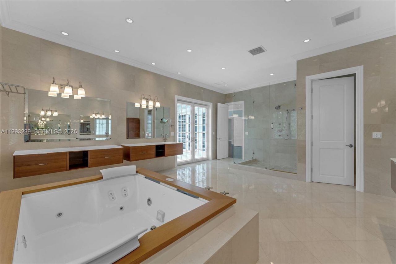 797 Ridgewood Rd , Unit ., Key Biscayne, FL 33149 Photo