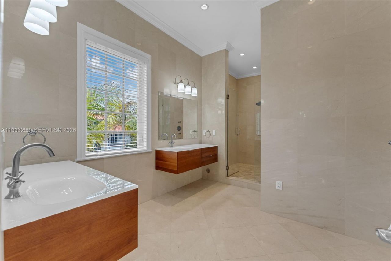 797 Ridgewood Rd , Unit ., Key Biscayne, FL 33149 Photo