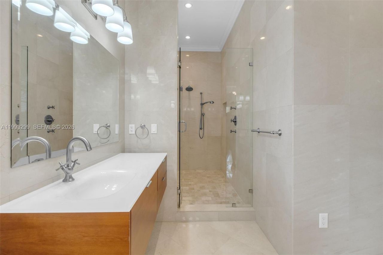 797 Ridgewood Rd , Unit ., Key Biscayne, FL 33149 Photo