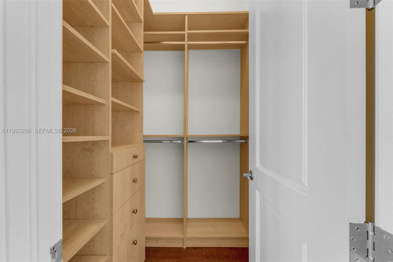 797 Ridgewood Rd , Unit ., Key Biscayne, FL 33149 Photo