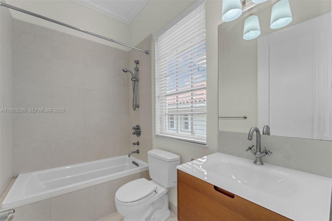 797 Ridgewood Rd , Unit ., Key Biscayne, FL 33149 Photo