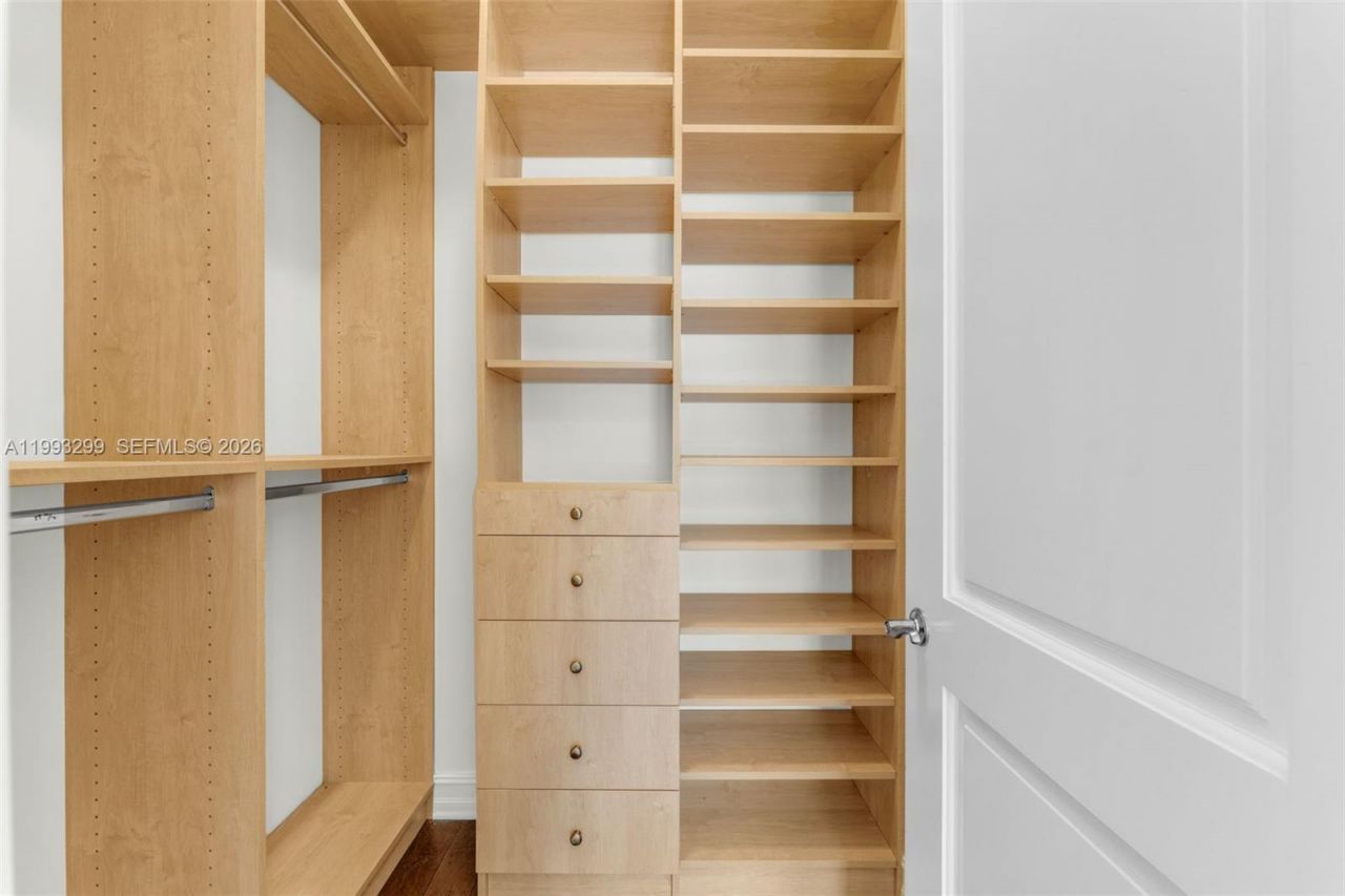 797 Ridgewood Rd , Unit ., Key Biscayne, FL 33149 Photo