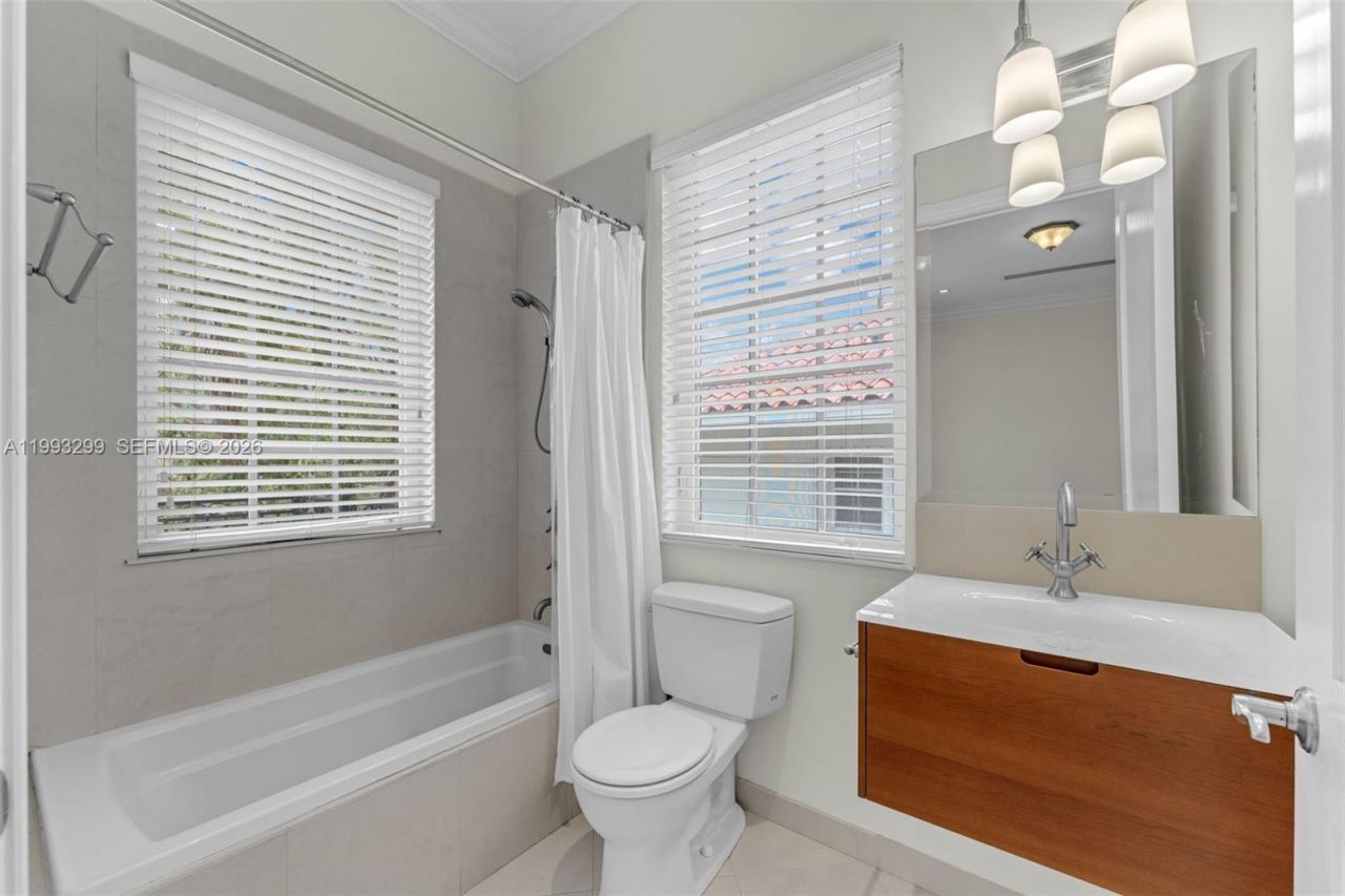 797 Ridgewood Rd , Unit ., Key Biscayne, FL 33149 Photo