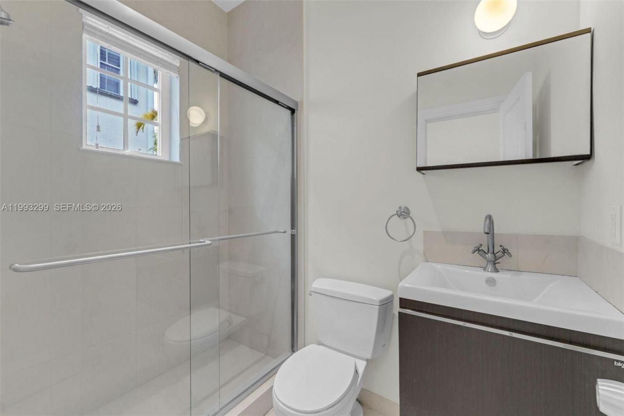 797 Ridgewood Rd , Unit ., Key Biscayne, FL 33149 Photo