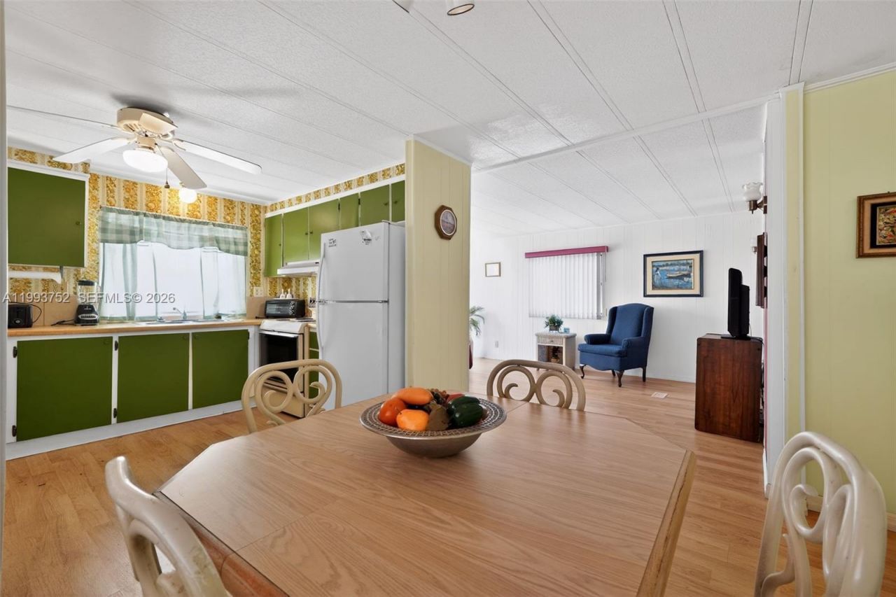 415 E Erie Drive, Fort Pierce, FL 34946 Photo