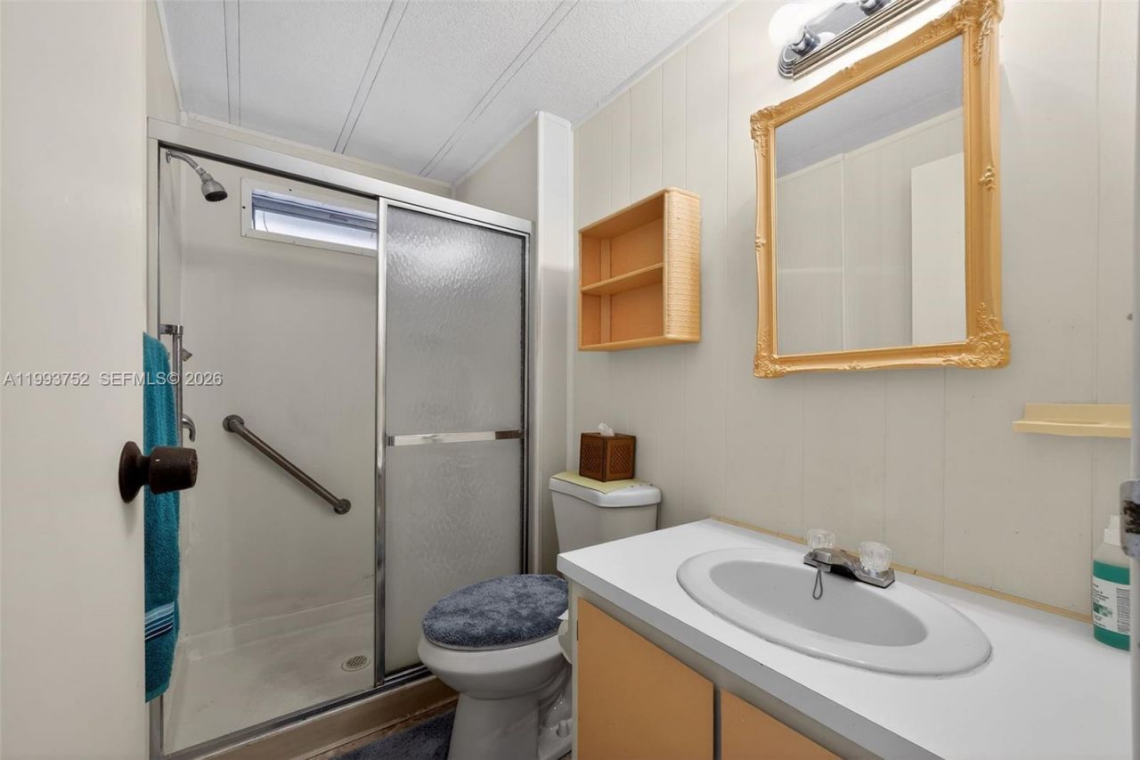 415 E Erie Drive, Fort Pierce, FL 34946 Photo