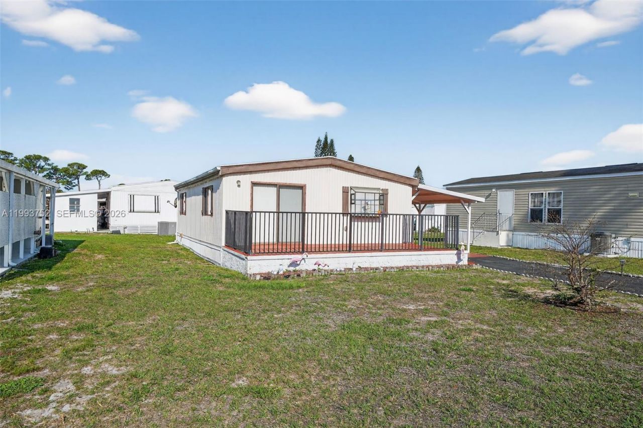 415 E Erie Drive, Fort Pierce, FL 34946 Photo