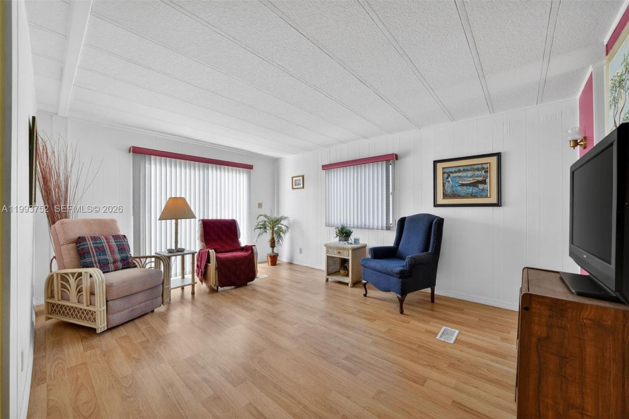 415 E Erie Drive, Fort Pierce, FL 34946 Photo