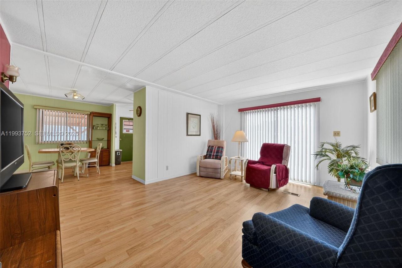 415 E Erie Drive, Fort Pierce, FL 34946 Photo