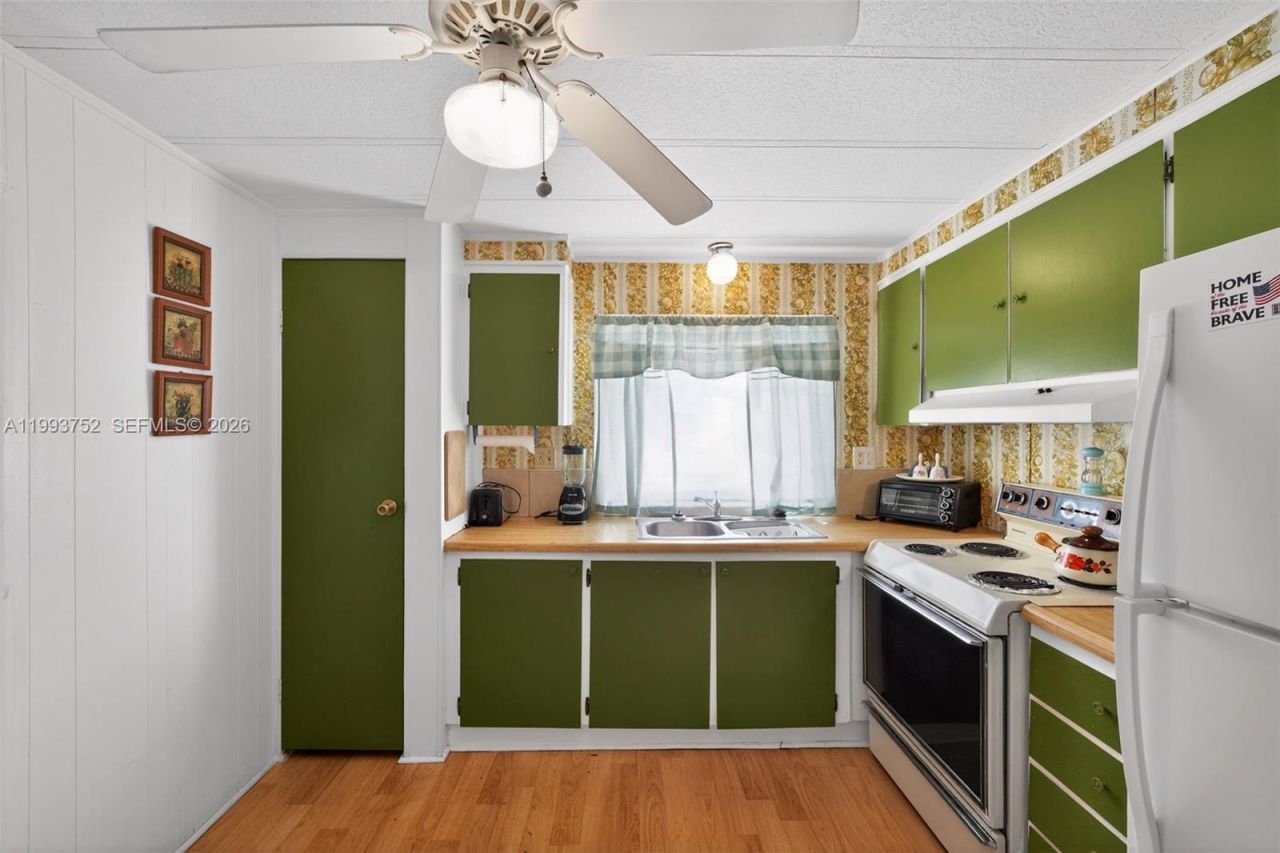 415 E Erie Drive, Fort Pierce, FL 34946 Photo