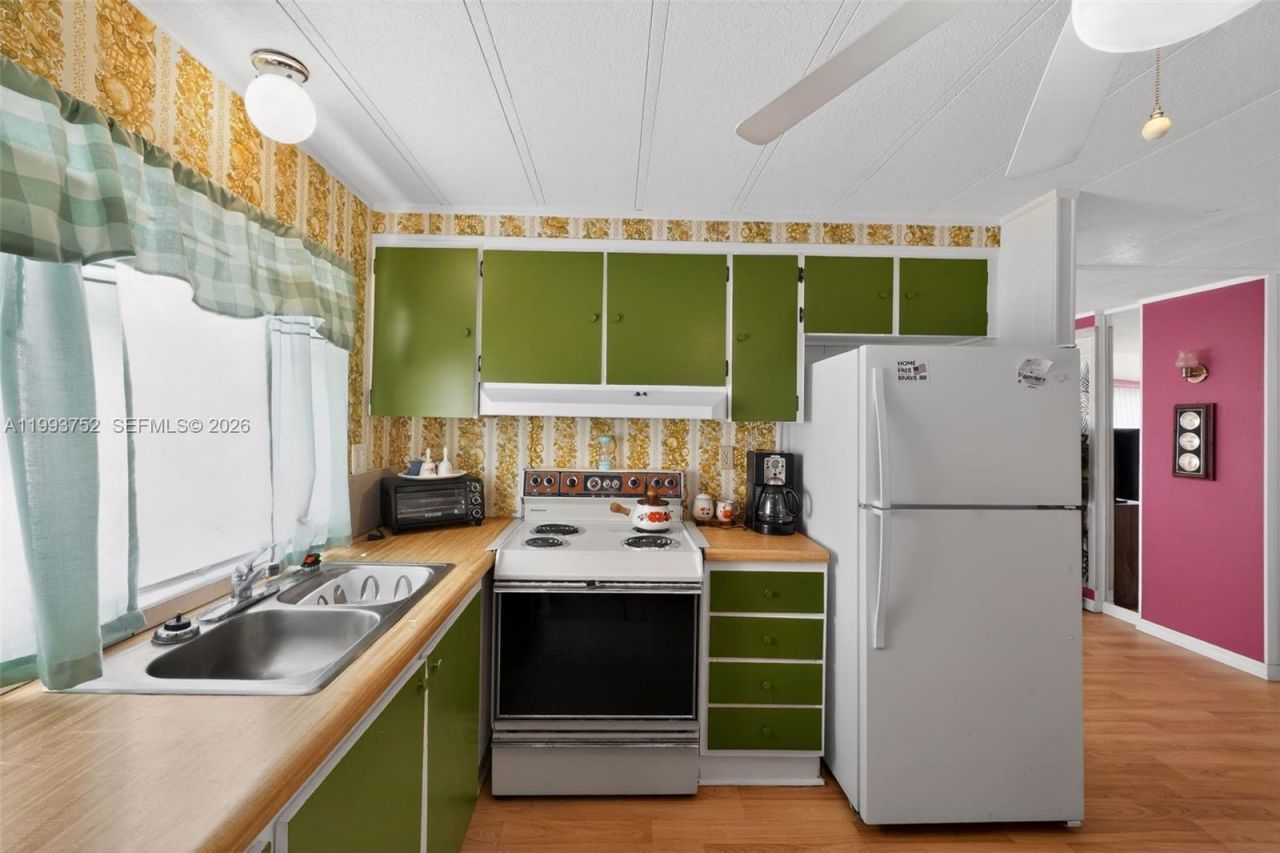 415 E Erie Drive, Fort Pierce, FL 34946 Photo