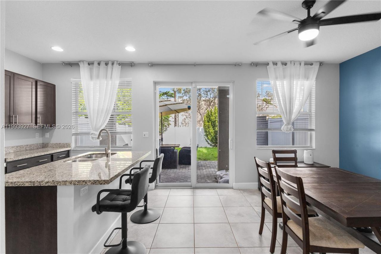 4813 NW 48th Ter , Tamarac, FL 33319 Photo