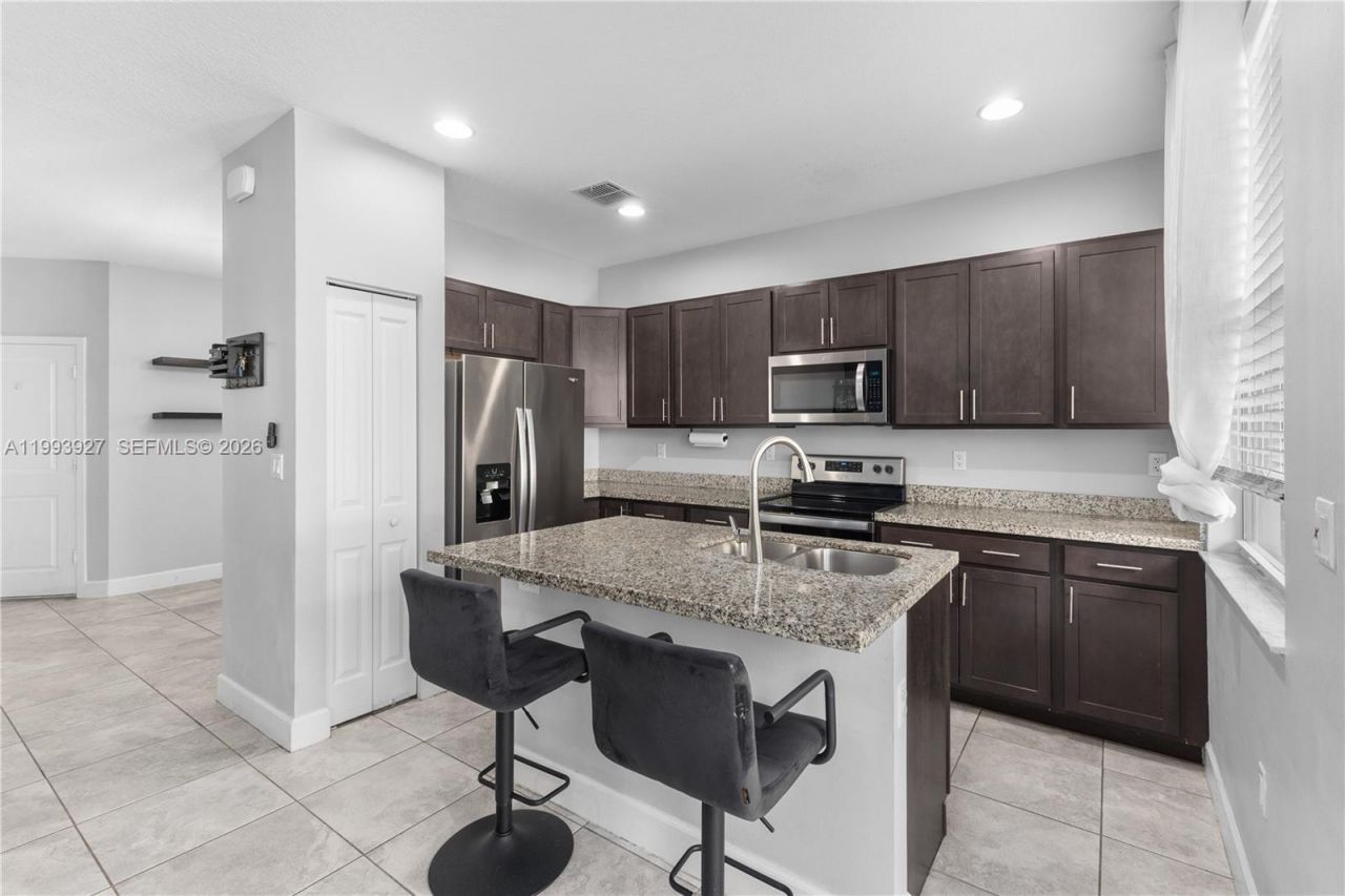 4813 NW 48th Ter , Tamarac, FL 33319 Photo