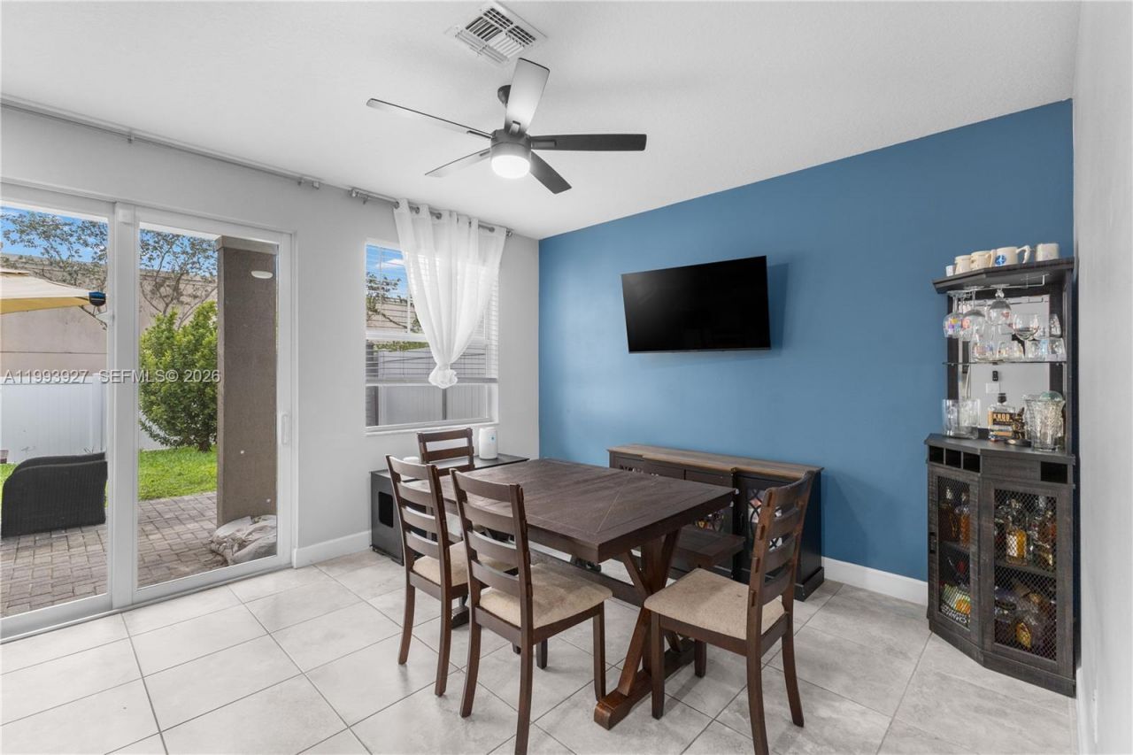 4813 NW 48th Ter , Tamarac, FL 33319 Photo