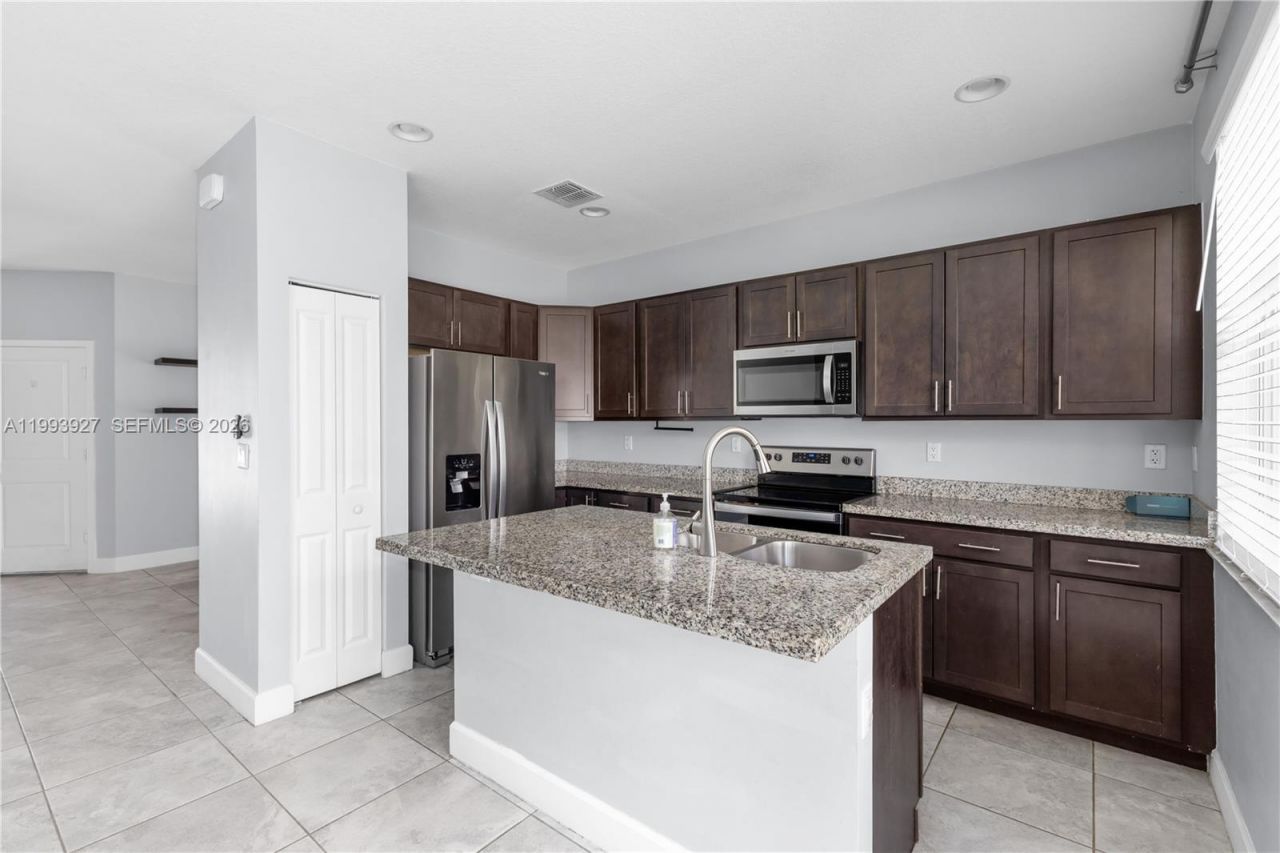 4813 NW 48th Ter, Tamarac, FL 33319 Photo