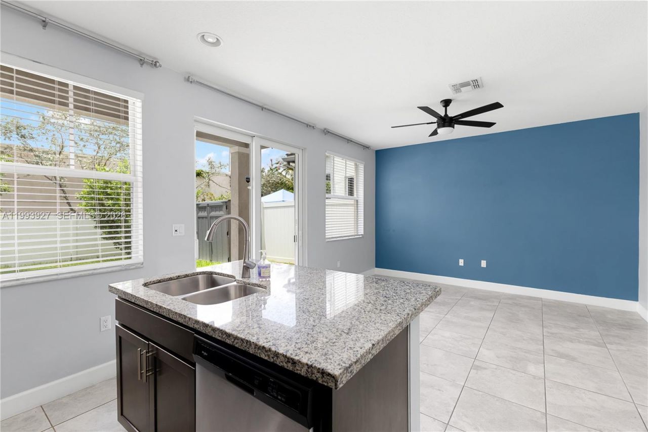 4813 NW 48th Ter, Tamarac, FL 33319 Photo