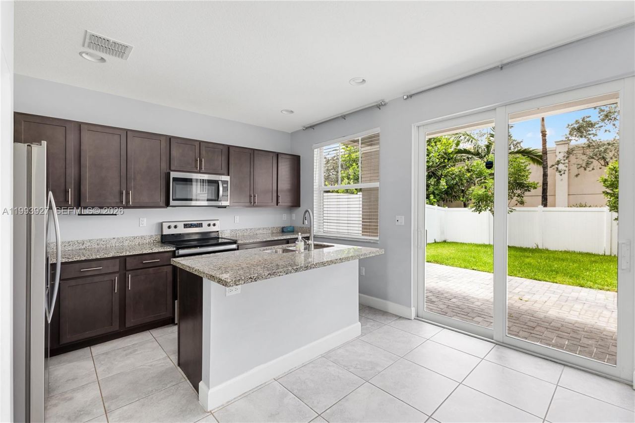 4813 NW 48th Ter, Tamarac, FL 33319 Photo