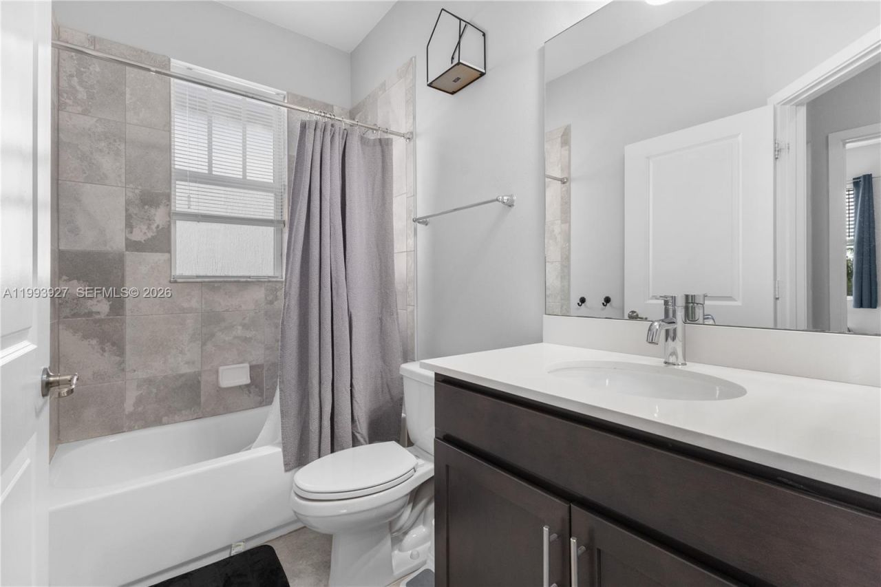 4813 NW 48th Ter , Tamarac, FL 33319 Photo