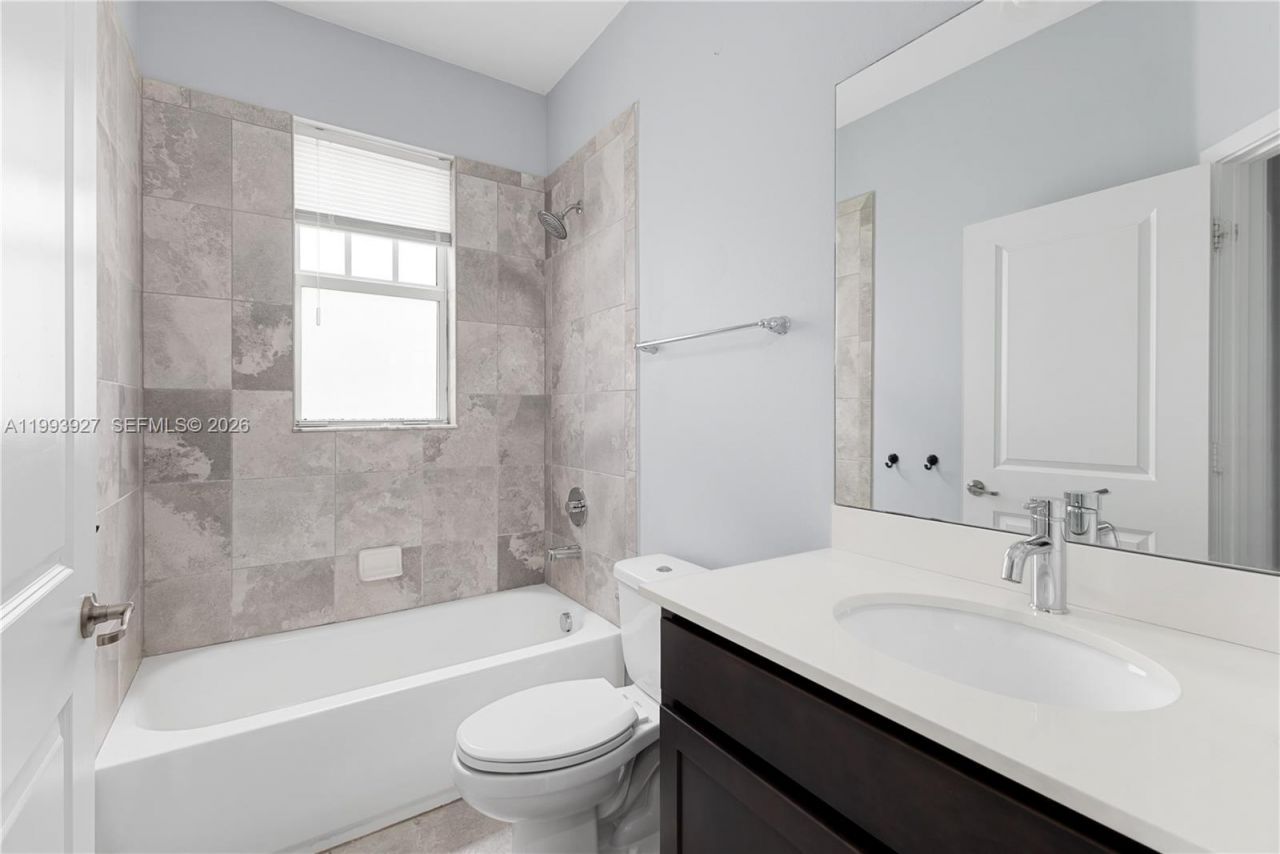 4813 NW 48th Ter, Tamarac, FL 33319 Photo