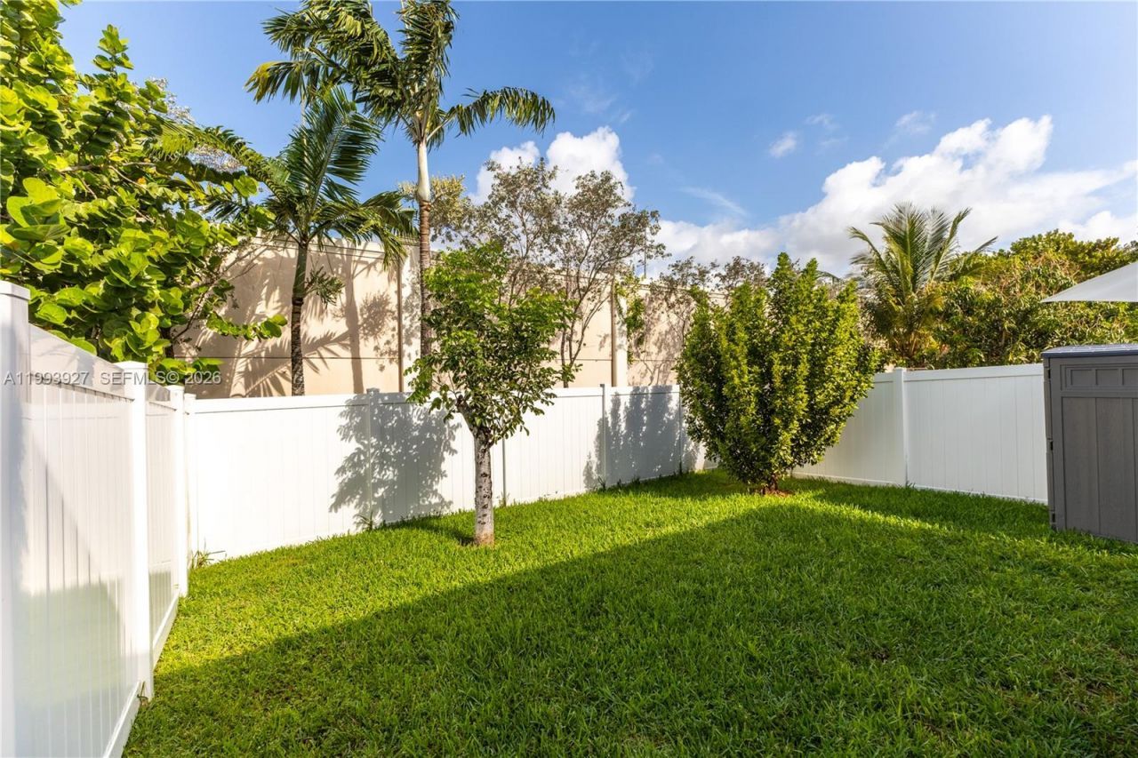 4813 NW 48th Ter , Tamarac, FL 33319 Photo