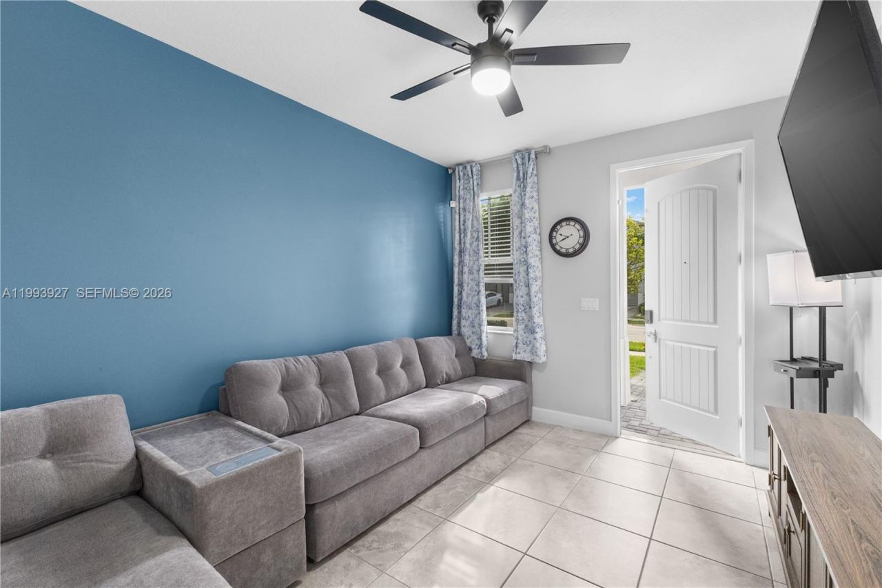 4813 NW 48th Ter , Tamarac, FL 33319 Photo