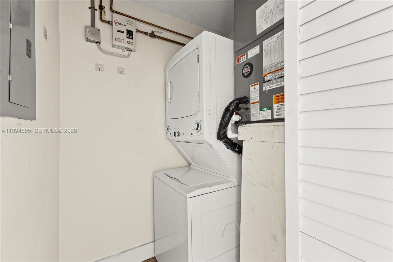 6121 SW 40th Ct , Unit B, Miramar, FL 33023 Photo