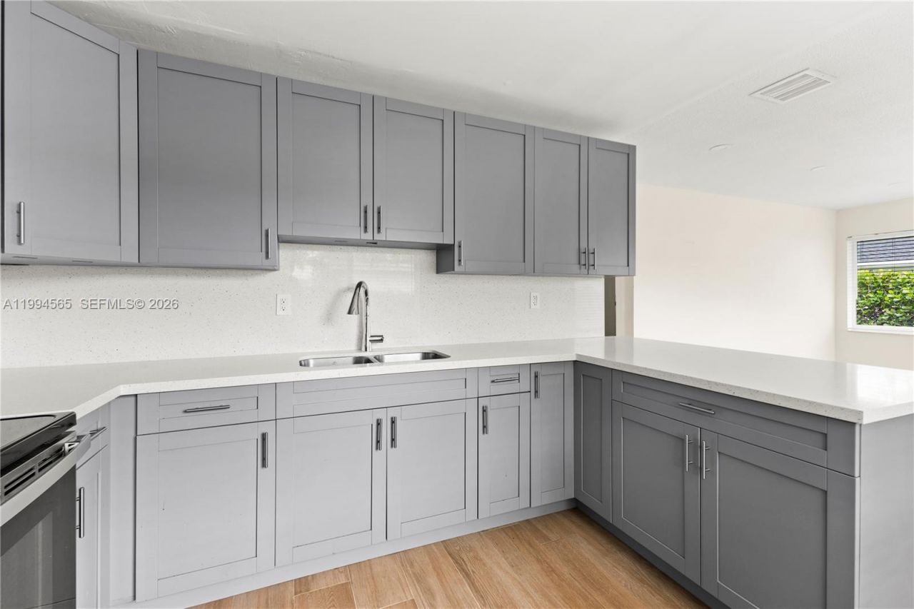 6121 SW 40th Ct , Unit B, Miramar, FL 33023 Photo